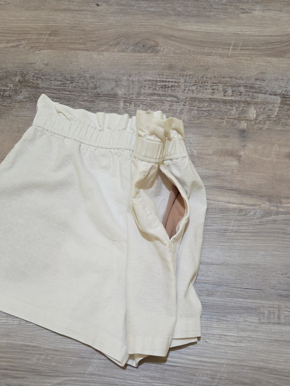 🛍Express Cream High-Waist Ruffle Elastic Linen Shorts Womens Medium - Picture 7 of 9